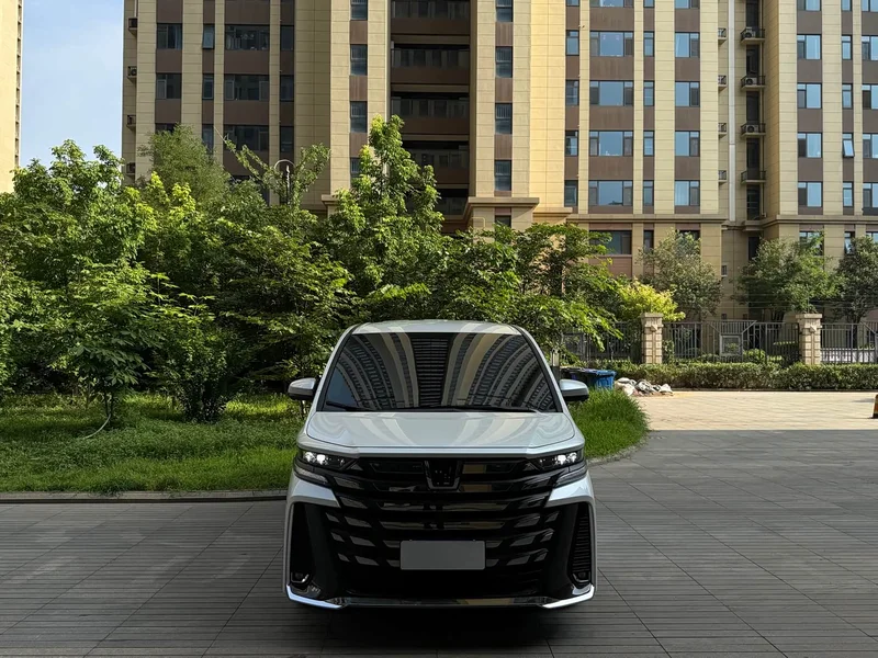 Toyota Vellfire — фото 3
