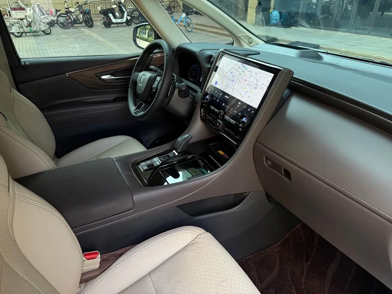 Toyota Vellfire — фото 9