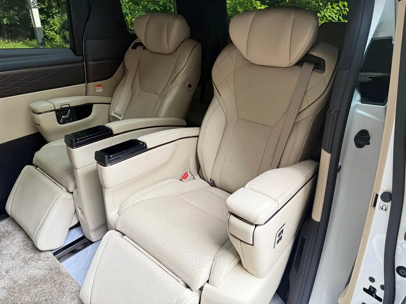 Toyota Vellfire — фото 10