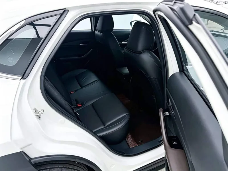 Mazda CX-30 — фото 10