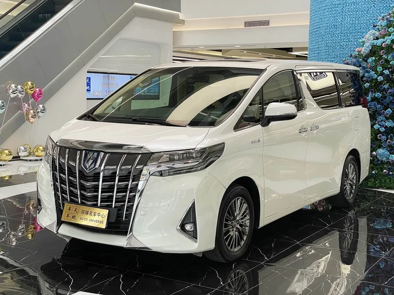 Toyota Alphard — фото 1