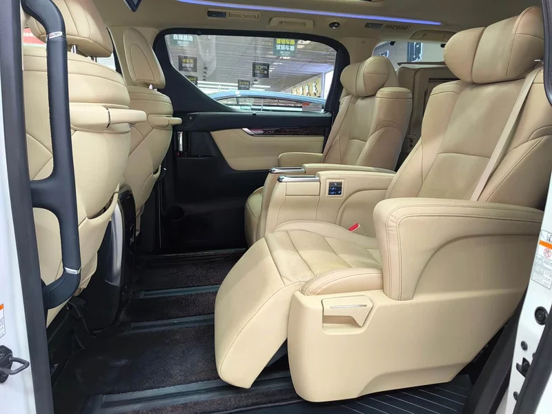 Toyota Alphard — фото 14