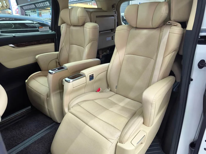 Toyota Alphard — фото 18