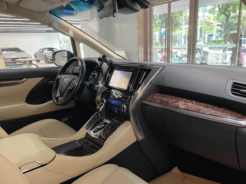 Toyota Alphard — фото 23