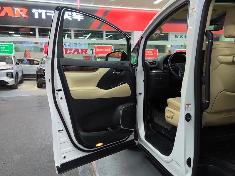 Toyota Alphard — фото 24