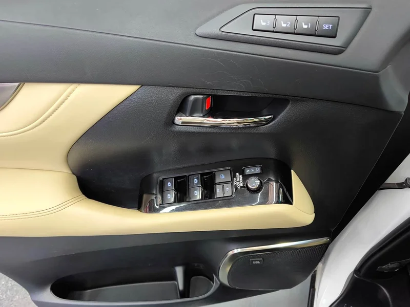 Toyota Alphard — фото 25