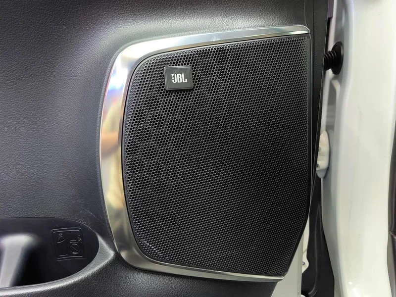 Toyota Alphard — фото 26