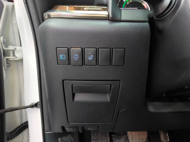 Toyota Alphard — фото 27