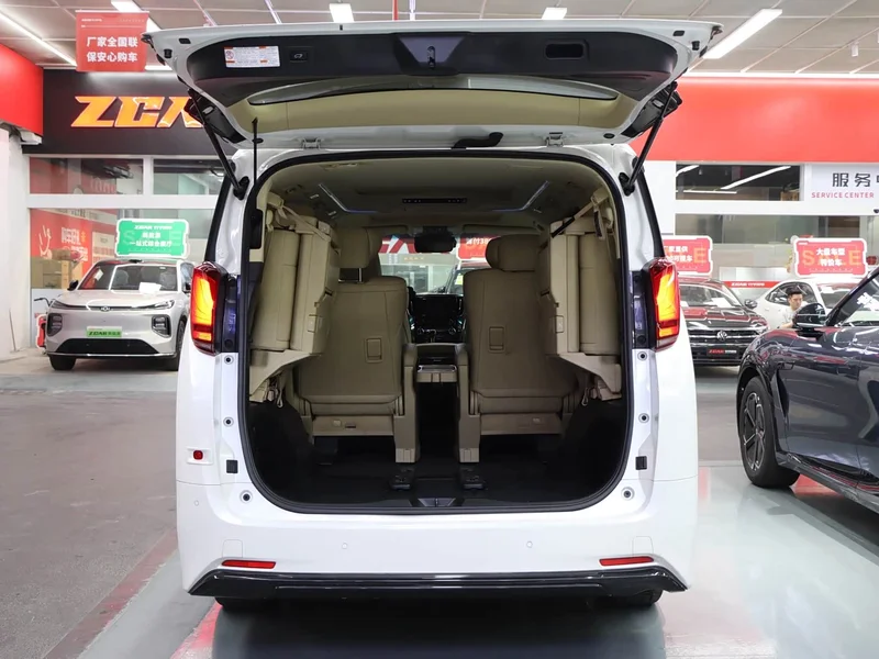 Toyota Alphard — фото 32