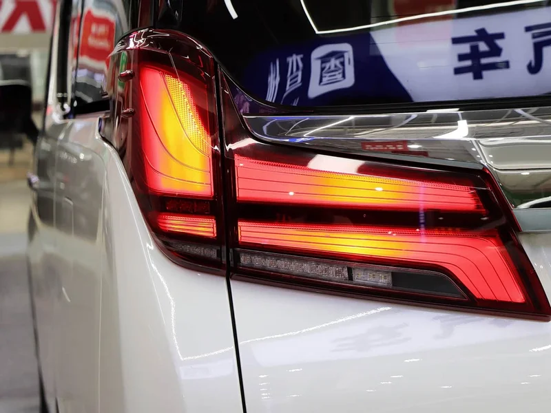 Toyota Alphard — фото 39