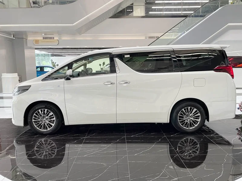 Toyota Alphard — фото 4