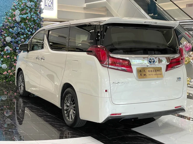 Toyota Alphard — фото 5