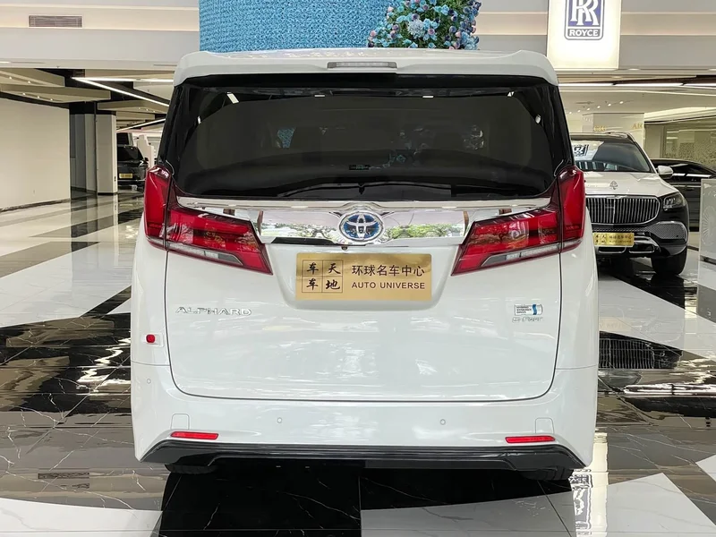 Toyota Alphard — фото 6
