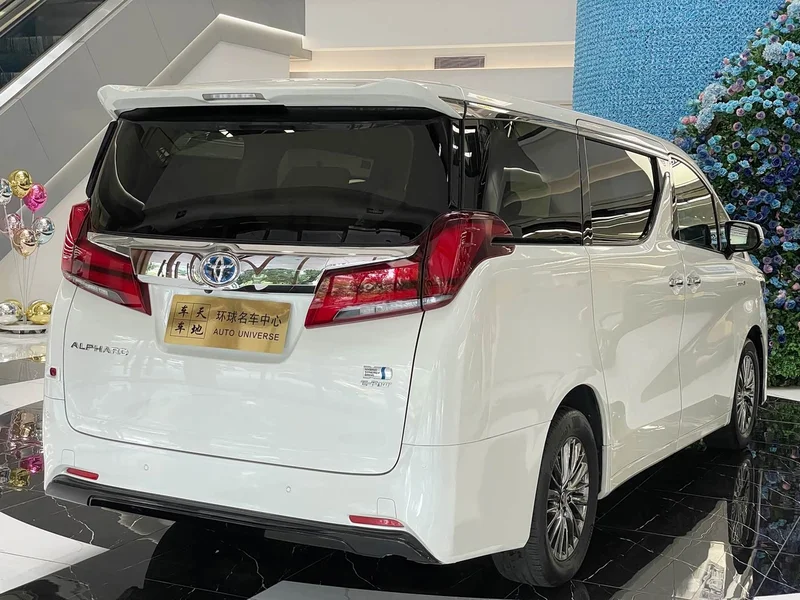 Toyota Alphard — фото 7