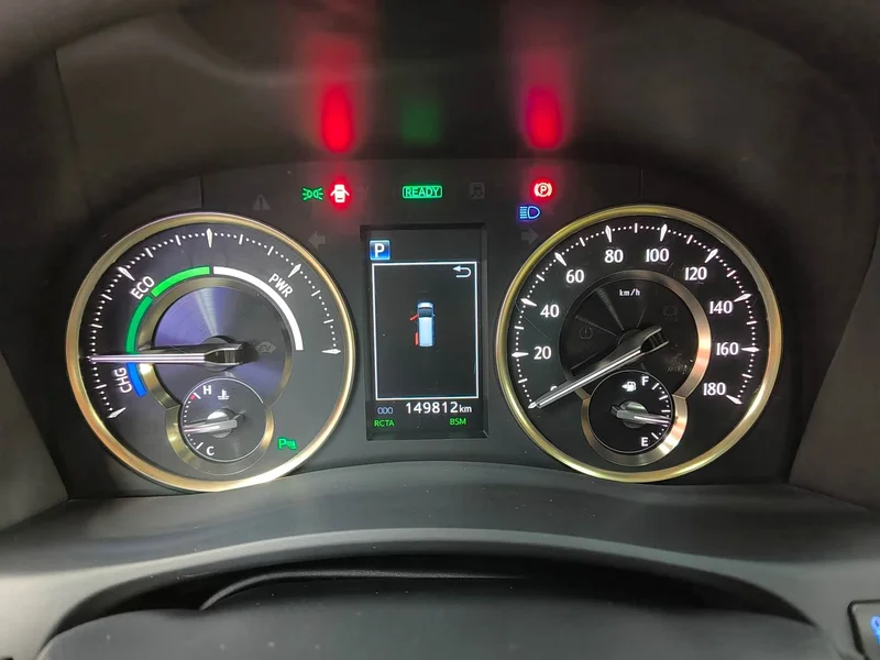 Toyota Alphard — фото 8