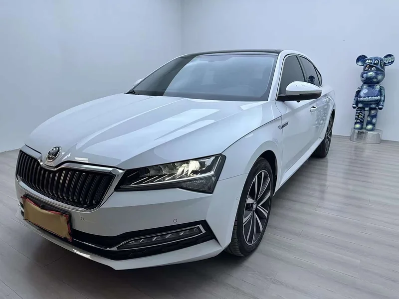 Skoda Superb — фото 1