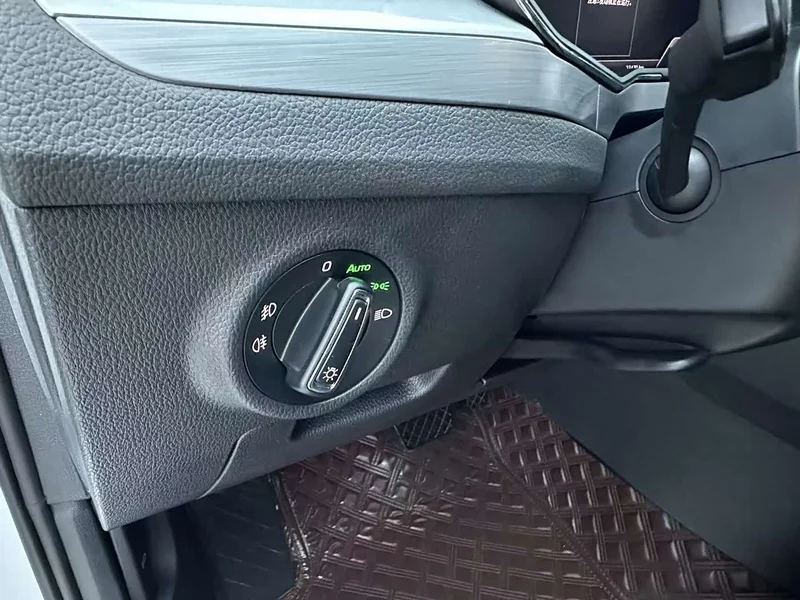 Skoda Superb — фото 11