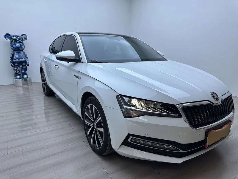Skoda Superb — фото 2