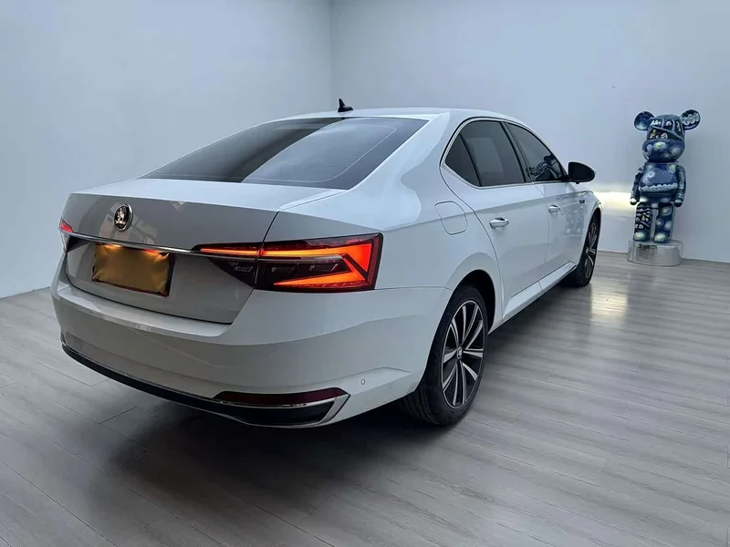 Skoda Superb — фото 3