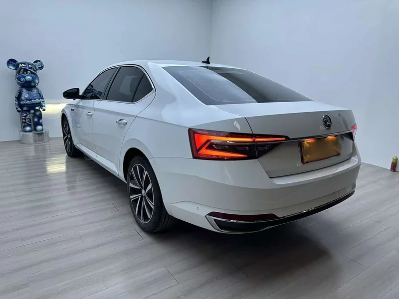 Skoda Superb — фото 5
