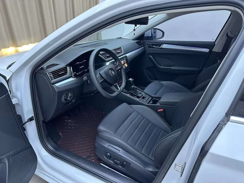 Skoda Superb — фото 7
