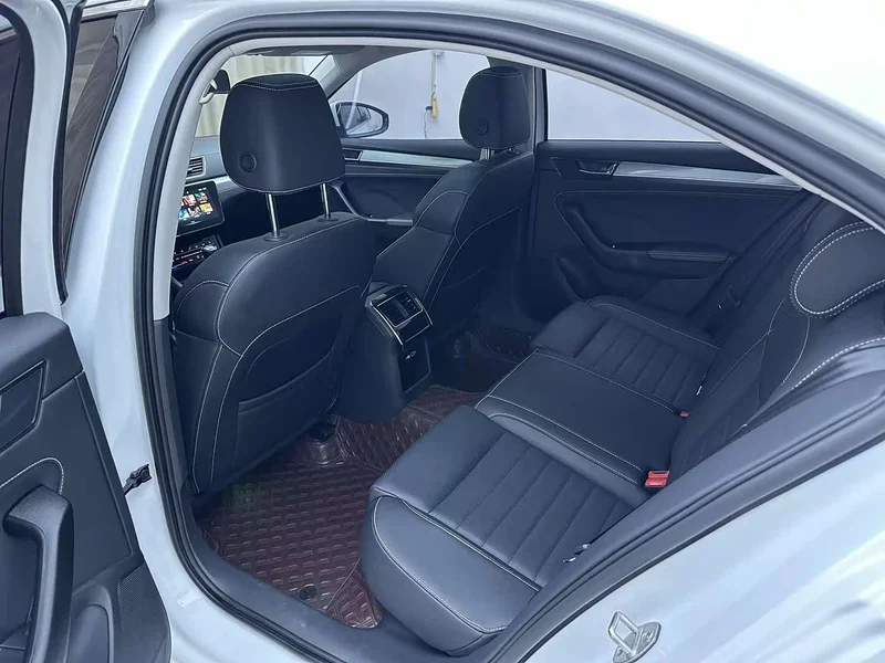 Skoda Superb — фото 8
