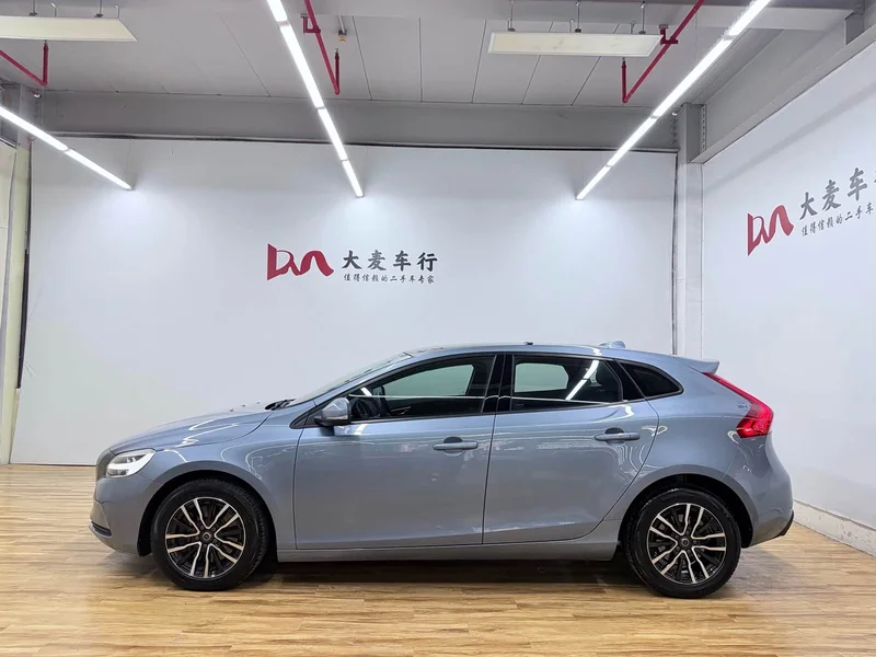 Volvo V40 — фото 4