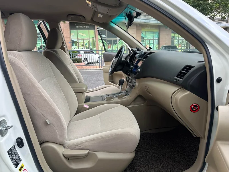Toyota Highlander — фото 12
