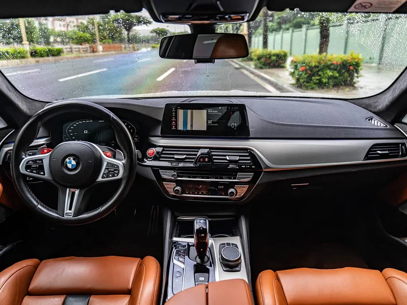 BMW M5 — фото 10