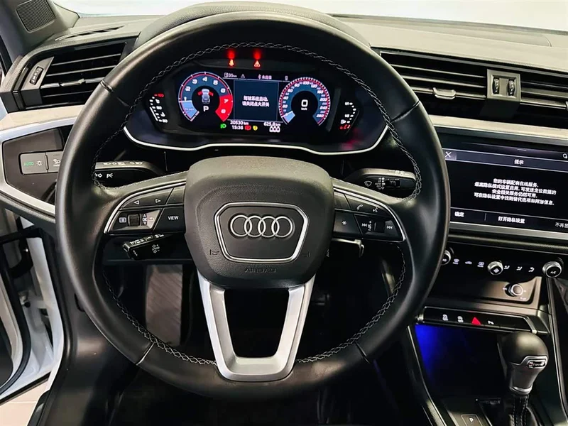 Audi Q3 — фото 13