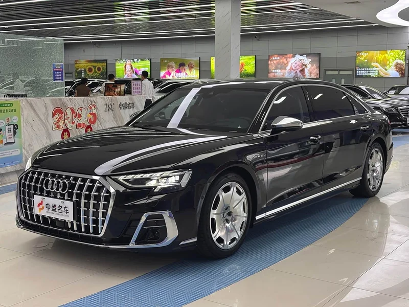 Audi A8 — фото 1