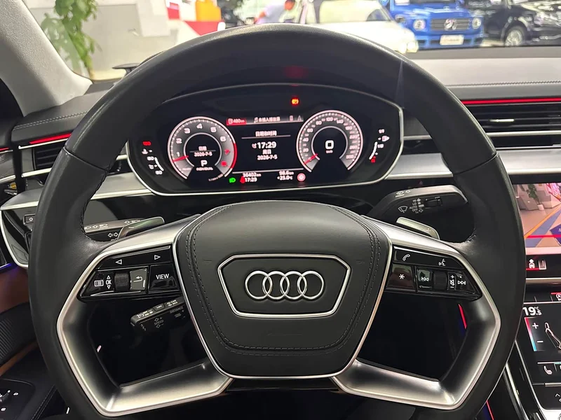 Audi A8 — фото 13