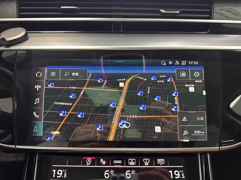 Audi A8 — фото 18