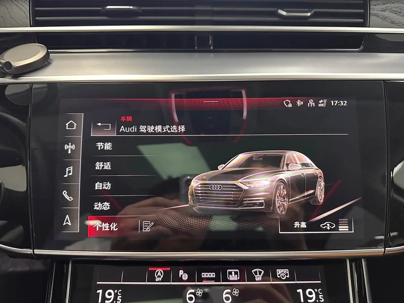 Audi A8 — фото 19