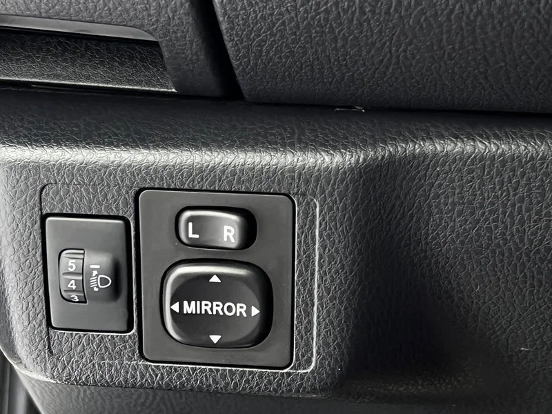 Toyota Yaris L — фото 11