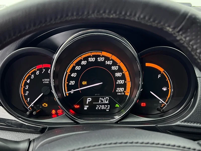 Toyota Yaris L — фото 12