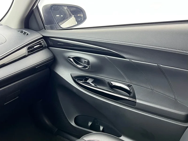 Toyota Yaris L — фото 18