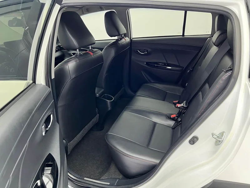 Toyota Yaris L — фото 9