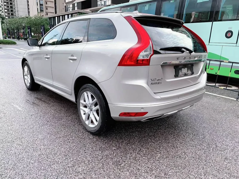 Volvo XC60 — фото 7