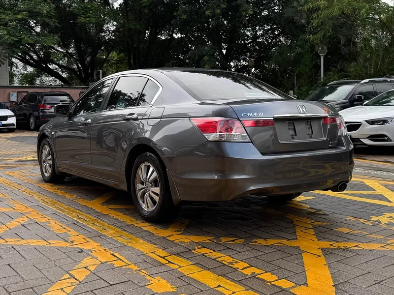 Honda Accord — фото 11
