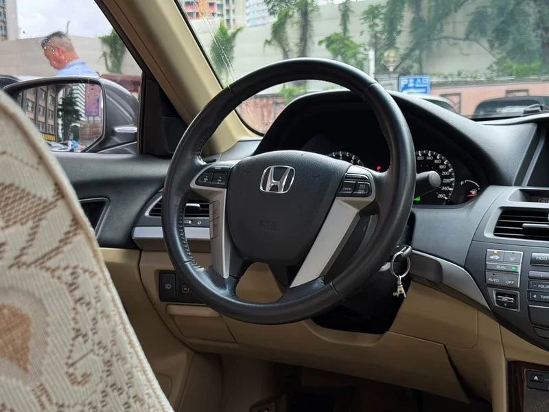 Honda Accord — фото 12