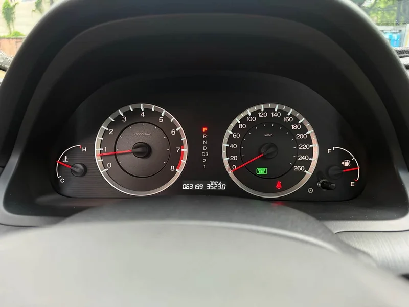 Honda Accord — фото 18