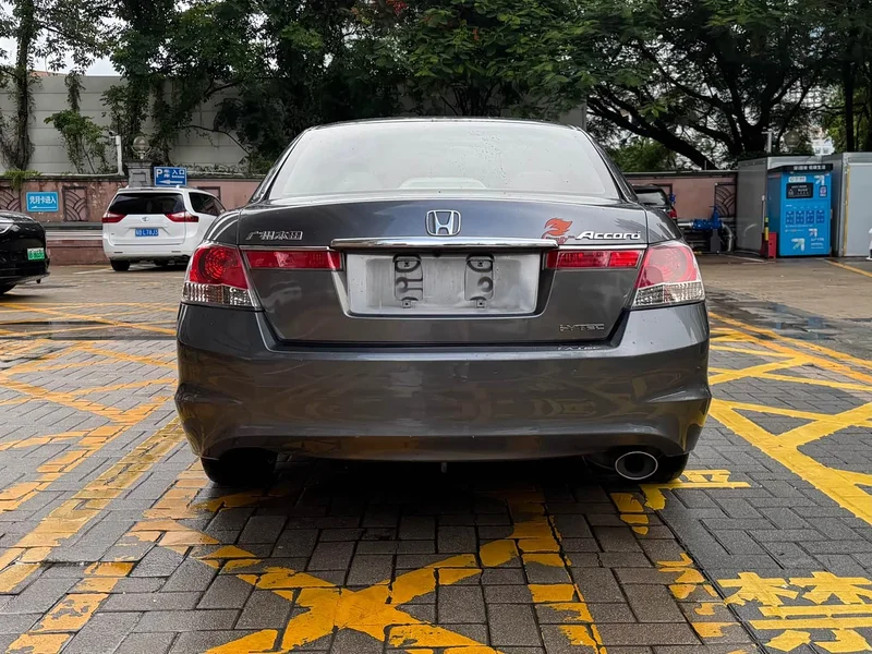 Honda Accord — фото 10