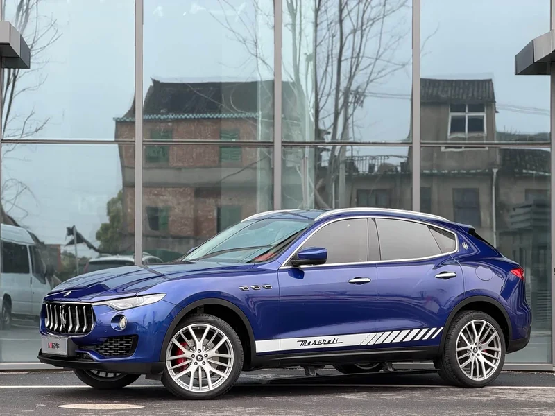 Maserati Levante — фото 1