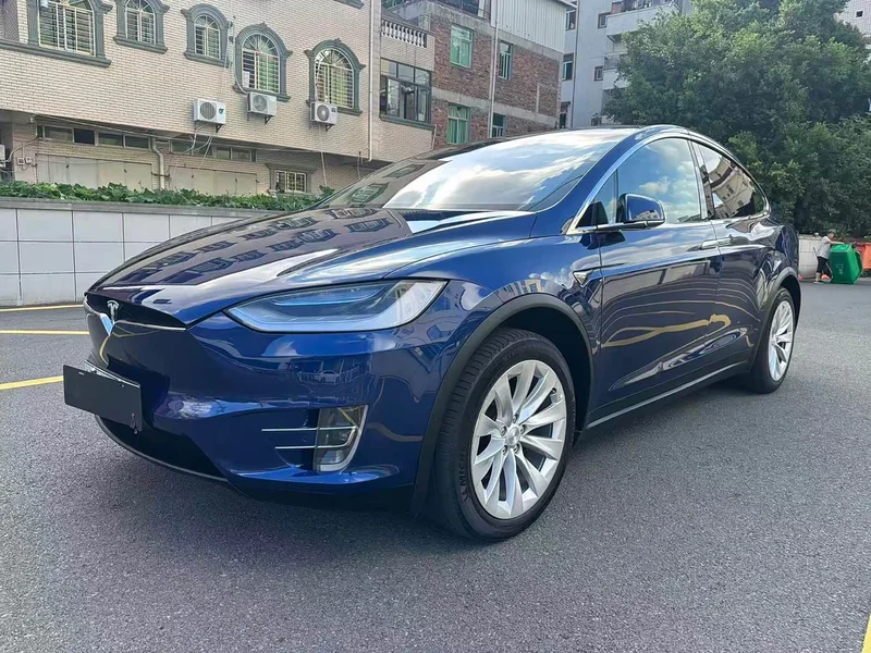 Tesla Model X — фото 1