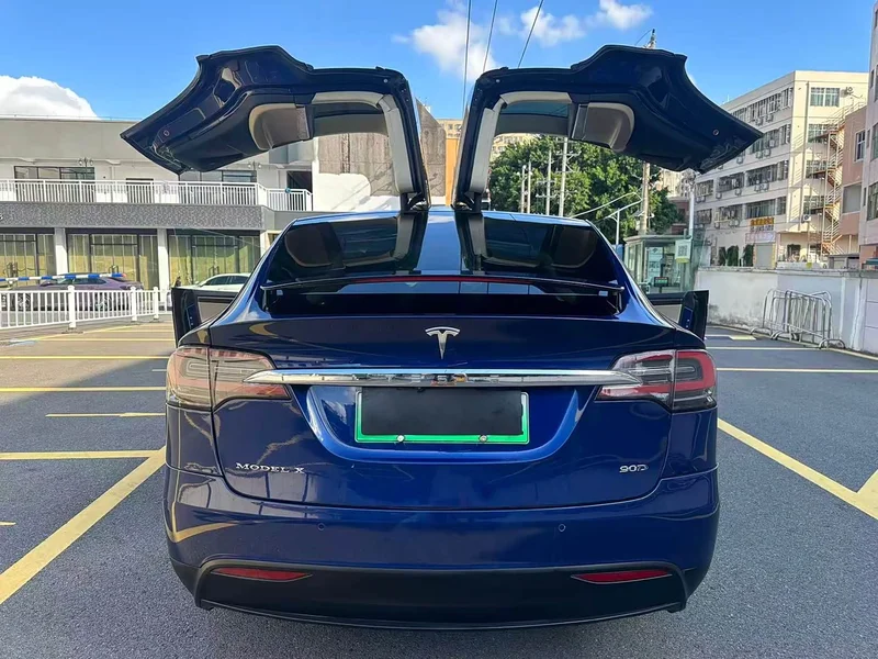Tesla Model X — фото 11