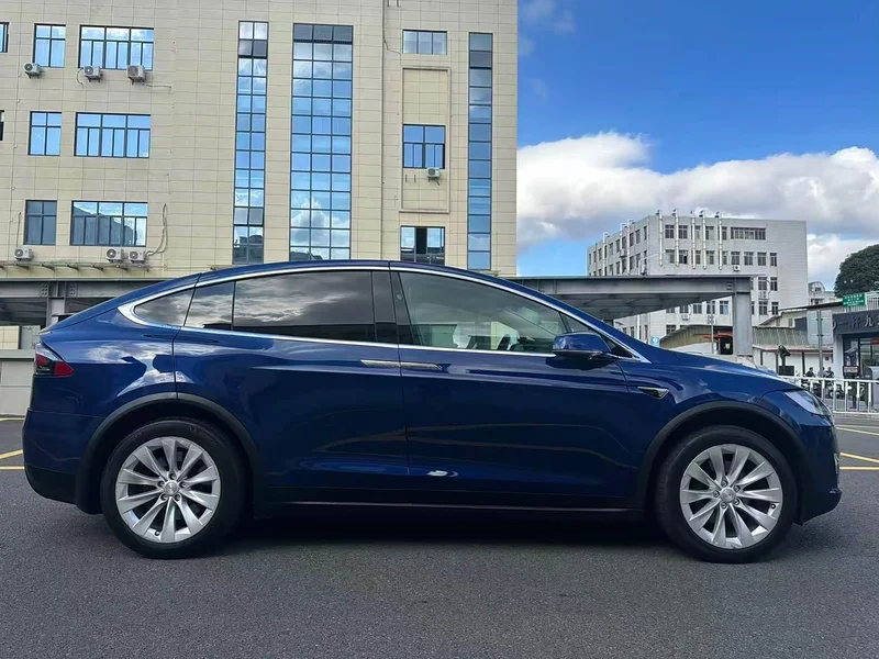 Tesla Model X — фото 3