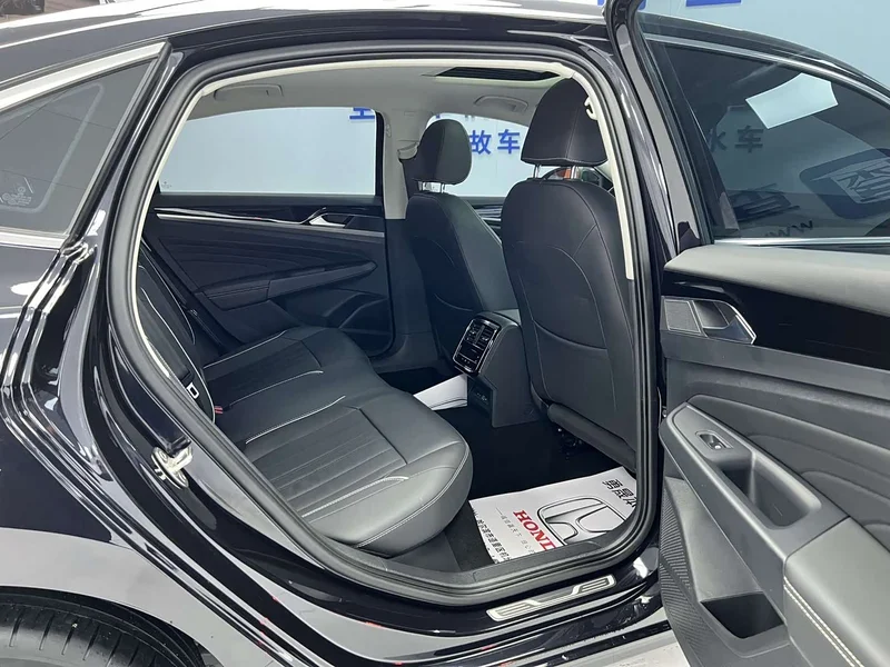 Volkswagen Passat — фото 10