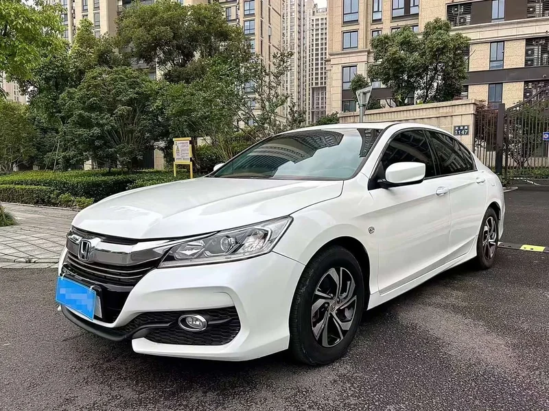 Honda Accord — фото 1