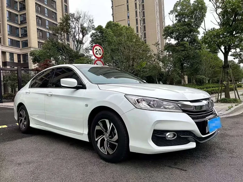 Honda Accord — фото 3
